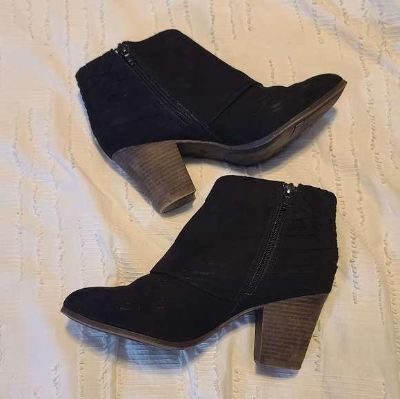 Fergalicious Cupid Faux Suede Black Ankle Booties Boots 8.5 - Picture 2 of 5
